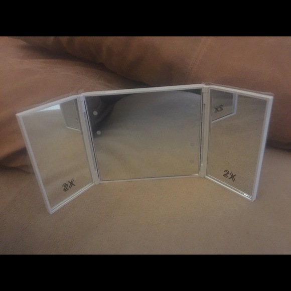 Plum Beauty compact LED tri fold mirror travel - Picture 5 of 9